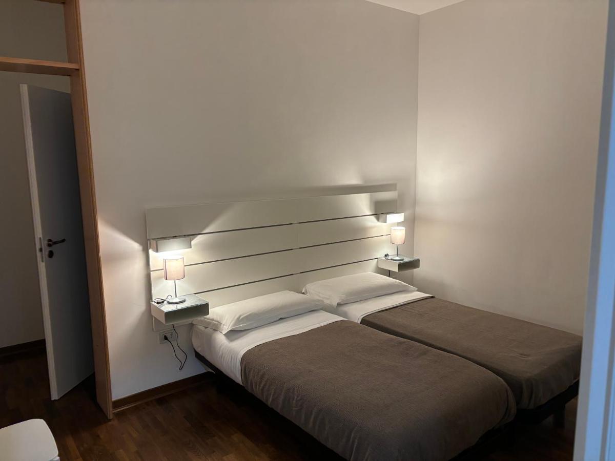 Room & Parking In Centro Citta Con Parcheggio Privato E Wifi Potenza Luaran gambar