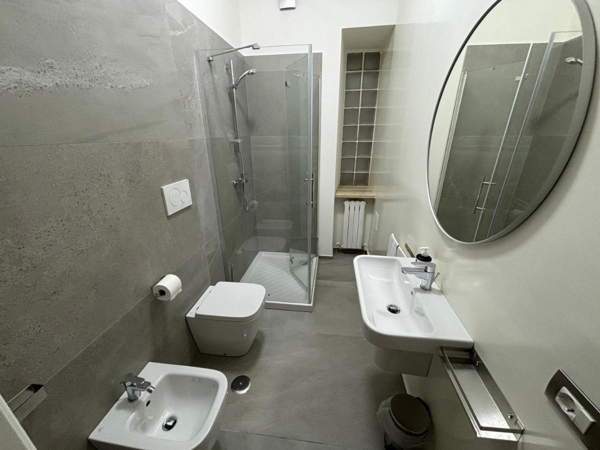 Room & Parking In Centro Citta Con Parcheggio Privato E Wifi Potenza Luaran gambar