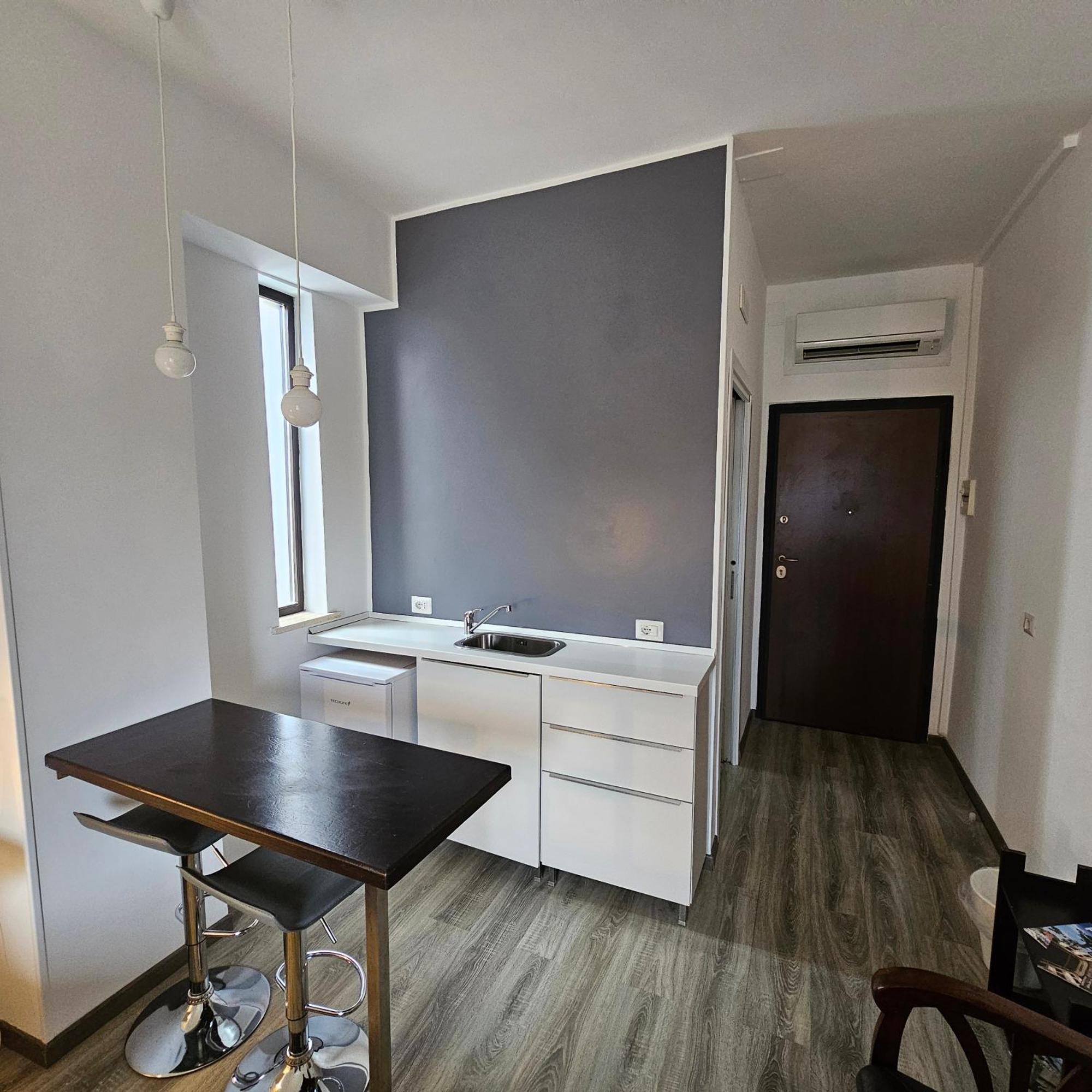Room & Parking In Centro Citta Con Parcheggio Privato E Wifi Potenza Luaran gambar