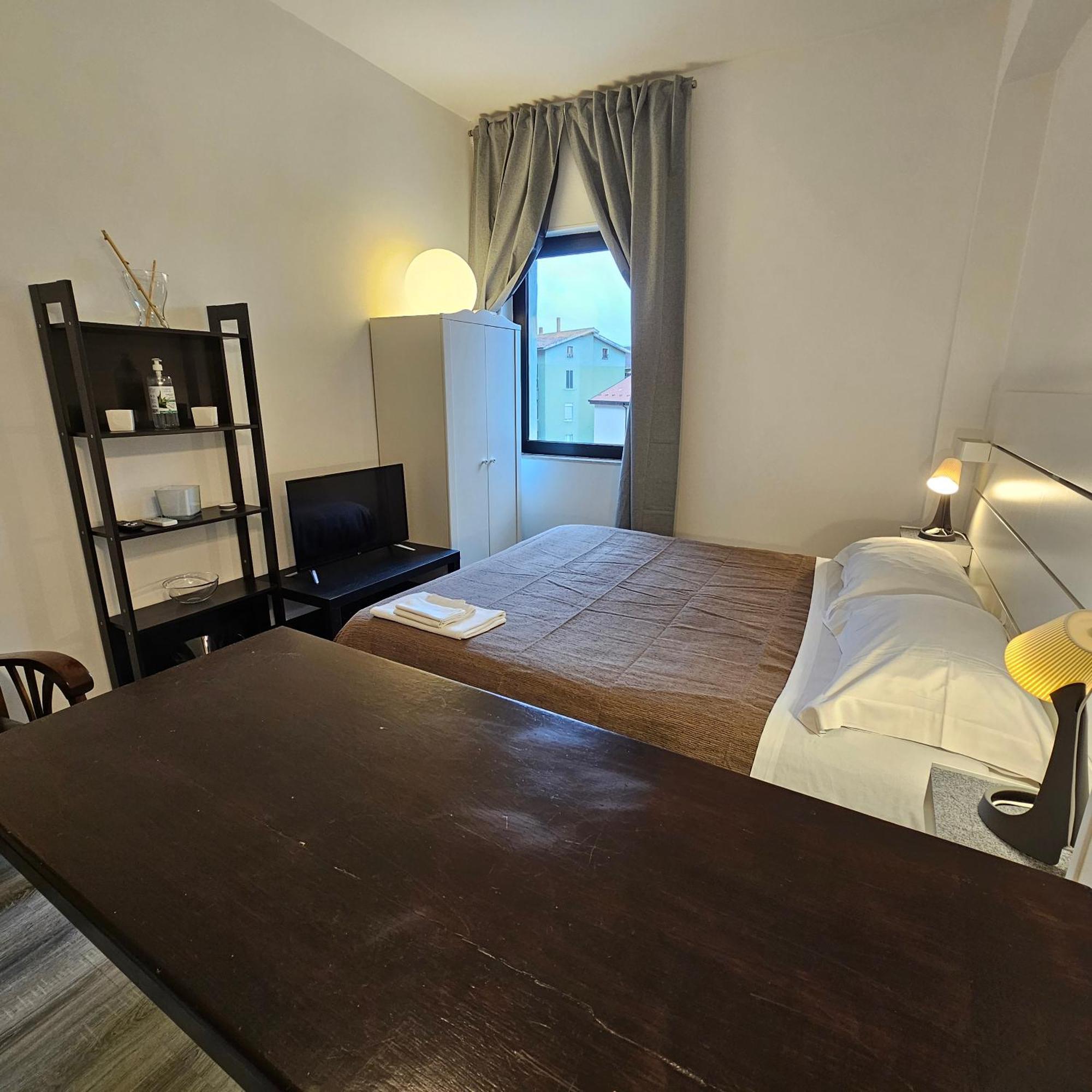 Room & Parking In Centro Citta Con Parcheggio Privato E Wifi Potenza Luaran gambar