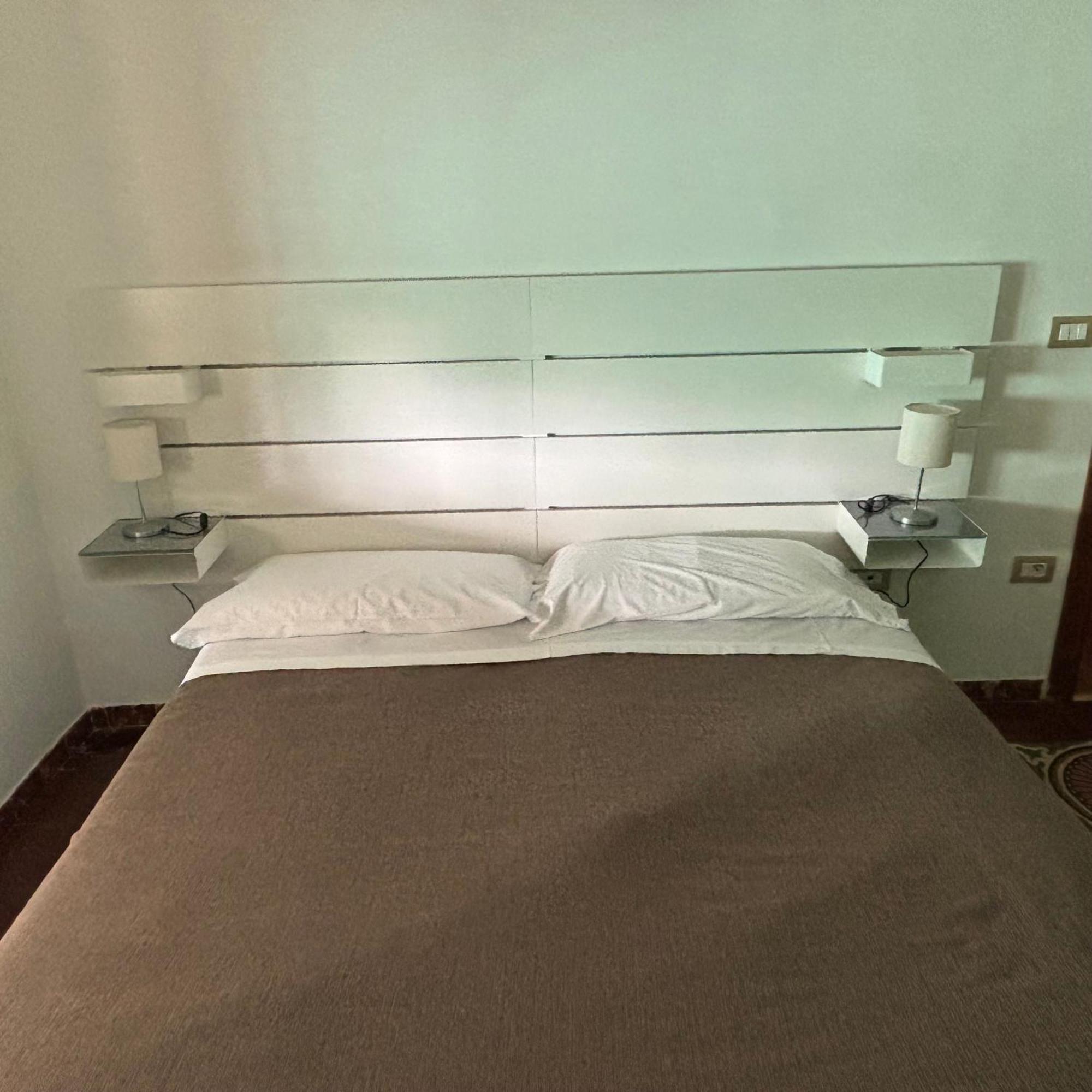 Room & Parking In Centro Citta Con Parcheggio Privato E Wifi Potenza Luaran gambar