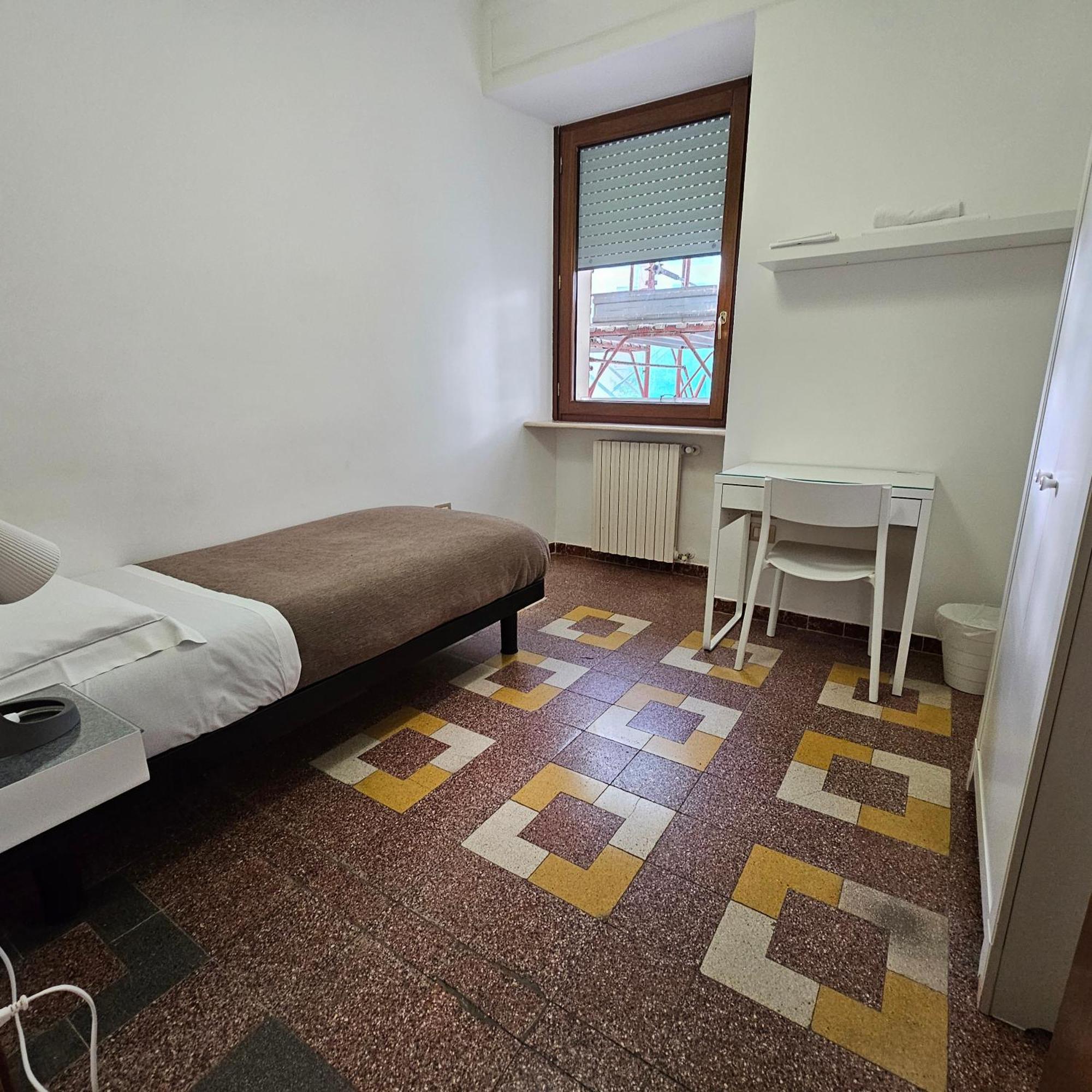 Room & Parking In Centro Citta Con Parcheggio Privato E Wifi Potenza Luaran gambar
