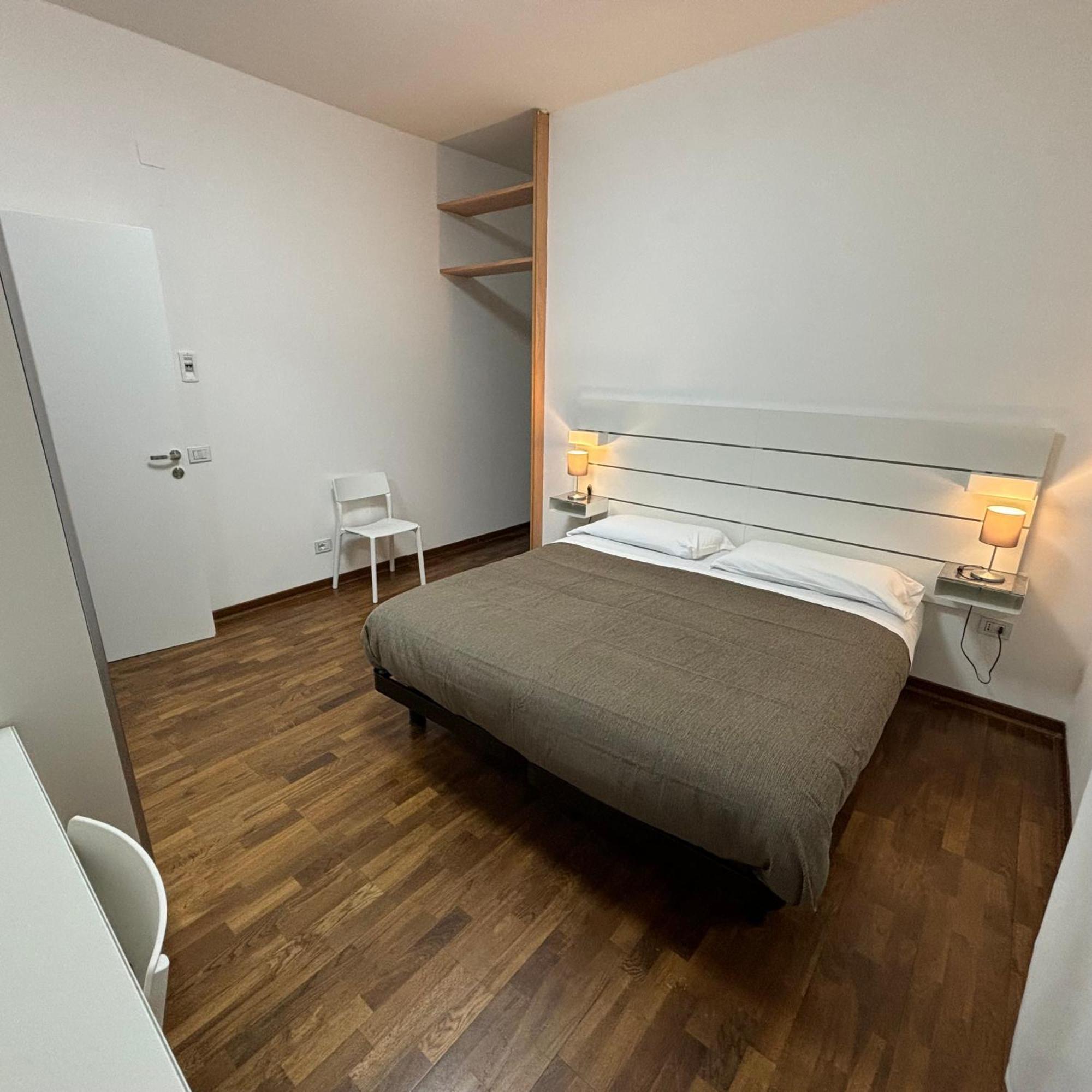 Room & Parking In Centro Citta Con Parcheggio Privato E Wifi Potenza Luaran gambar