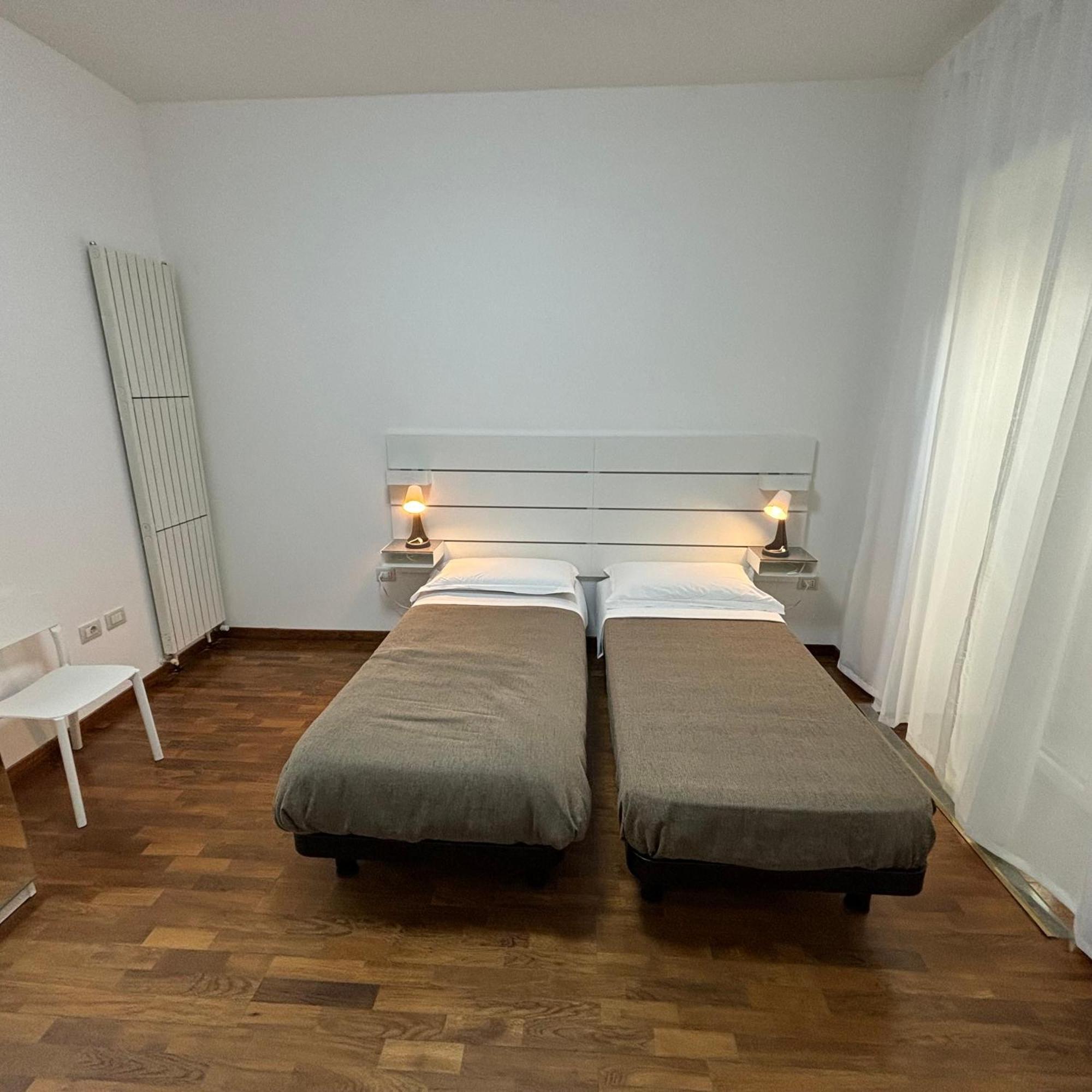 Room & Parking In Centro Citta Con Parcheggio Privato E Wifi Potenza Luaran gambar