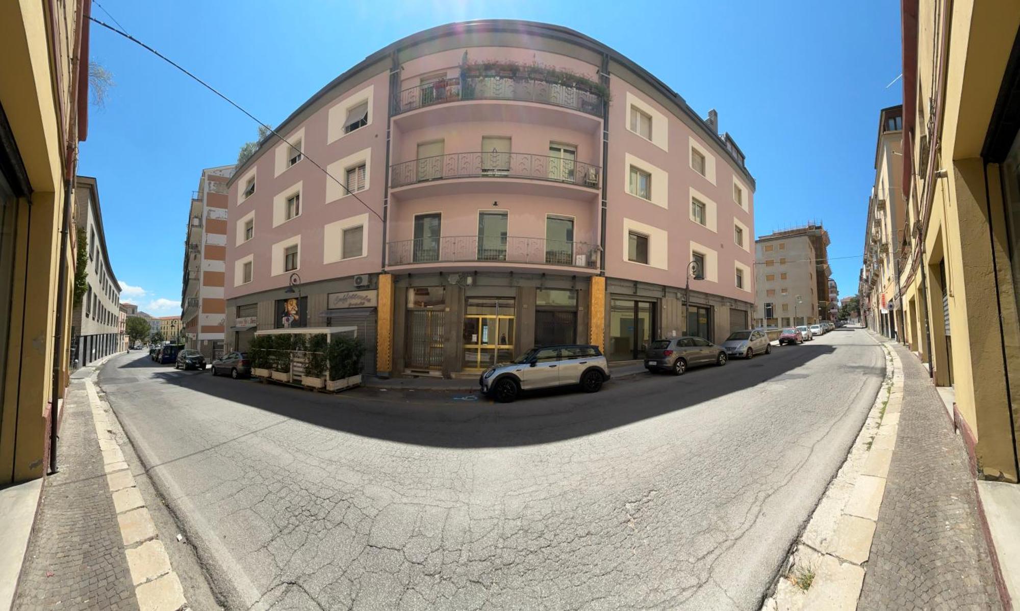 Room & Parking In Centro Citta Con Parcheggio Privato E Wifi Potenza Luaran gambar