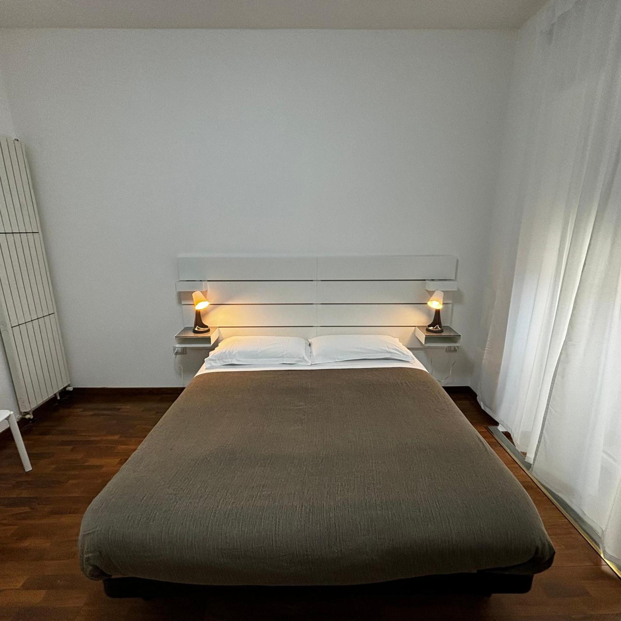 Room & Parking In Centro Citta Con Parcheggio Privato E Wifi Potenza Luaran gambar
