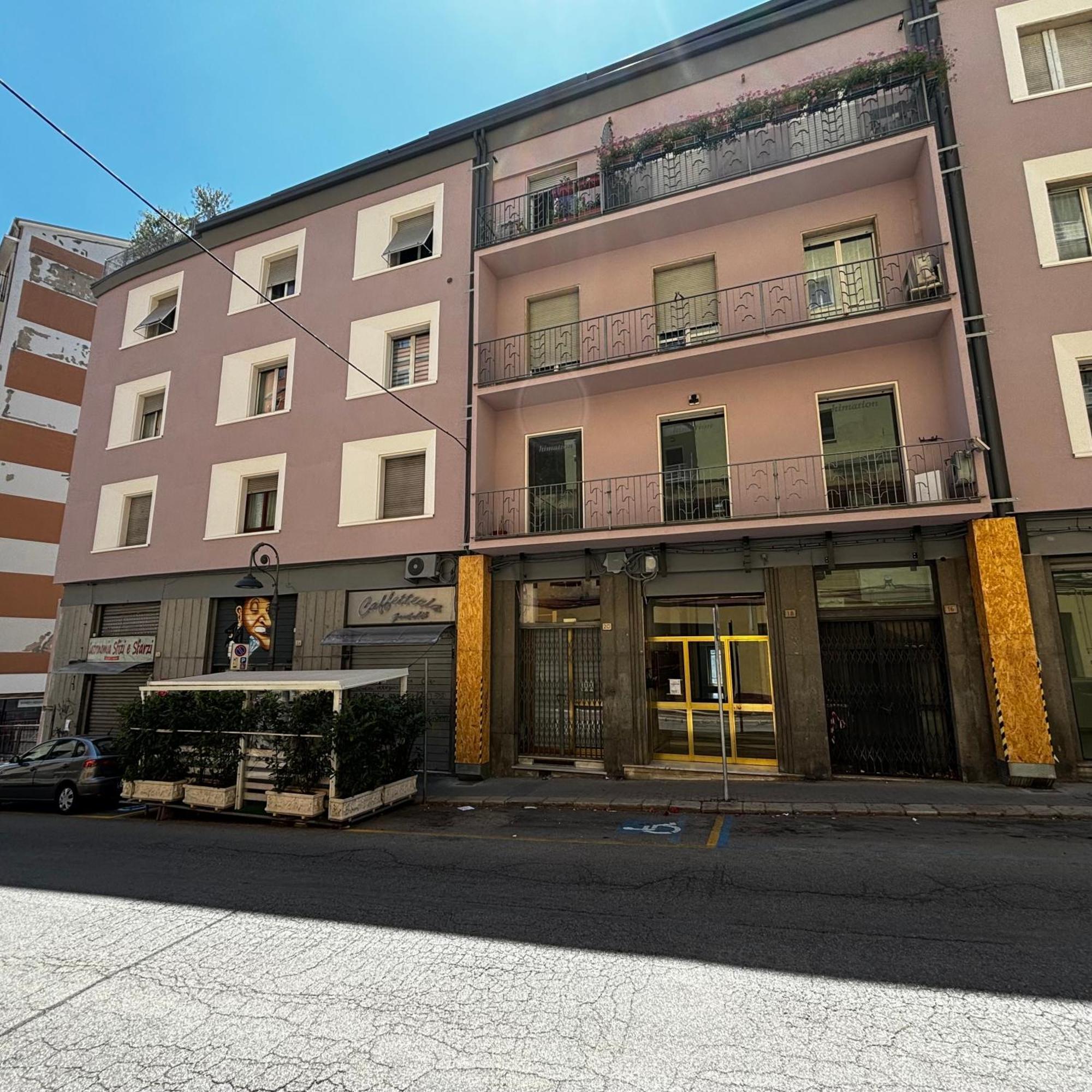 Room & Parking In Centro Citta Con Parcheggio Privato E Wifi Potenza Luaran gambar