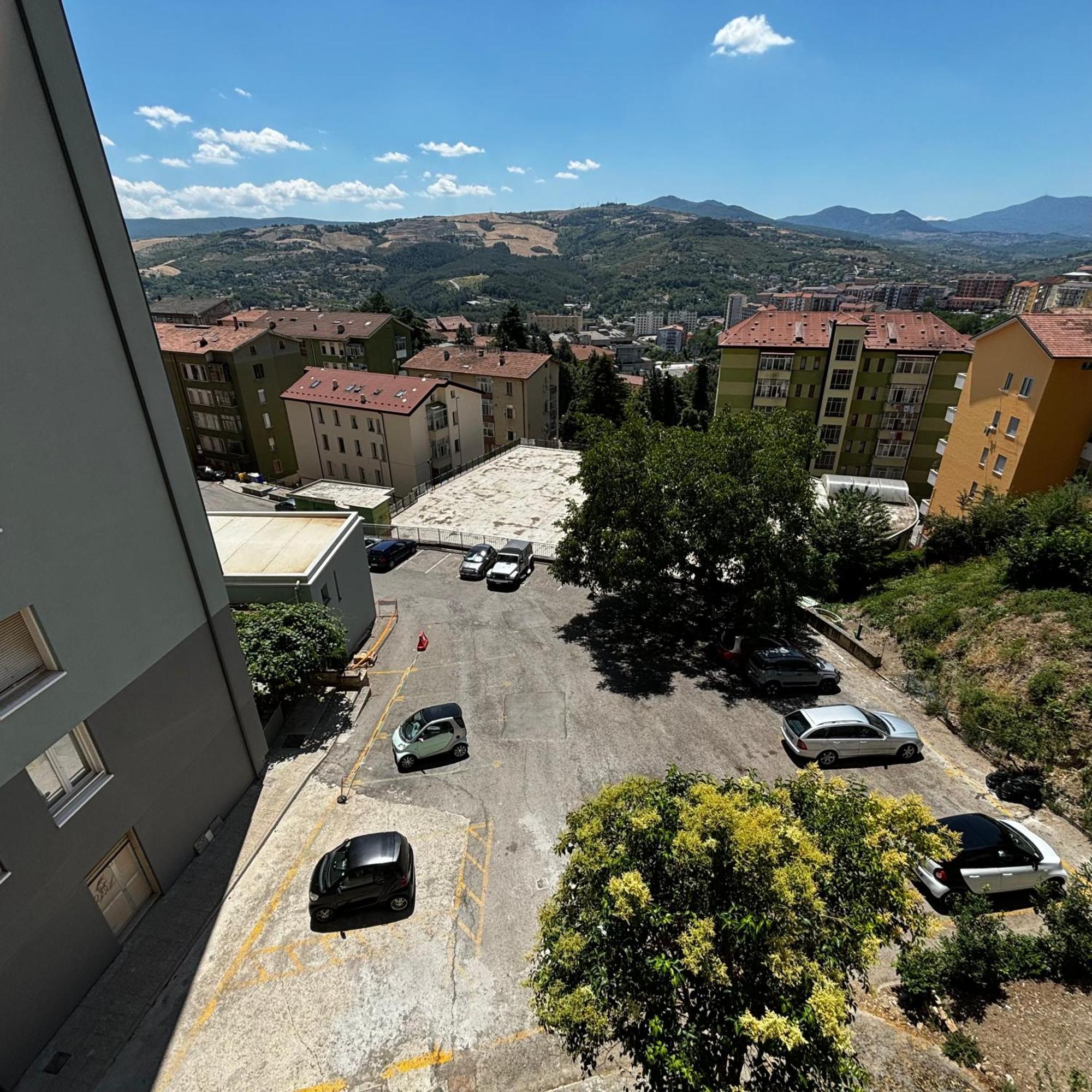 Room & Parking In Centro Citta Con Parcheggio Privato E Wifi Potenza Luaran gambar