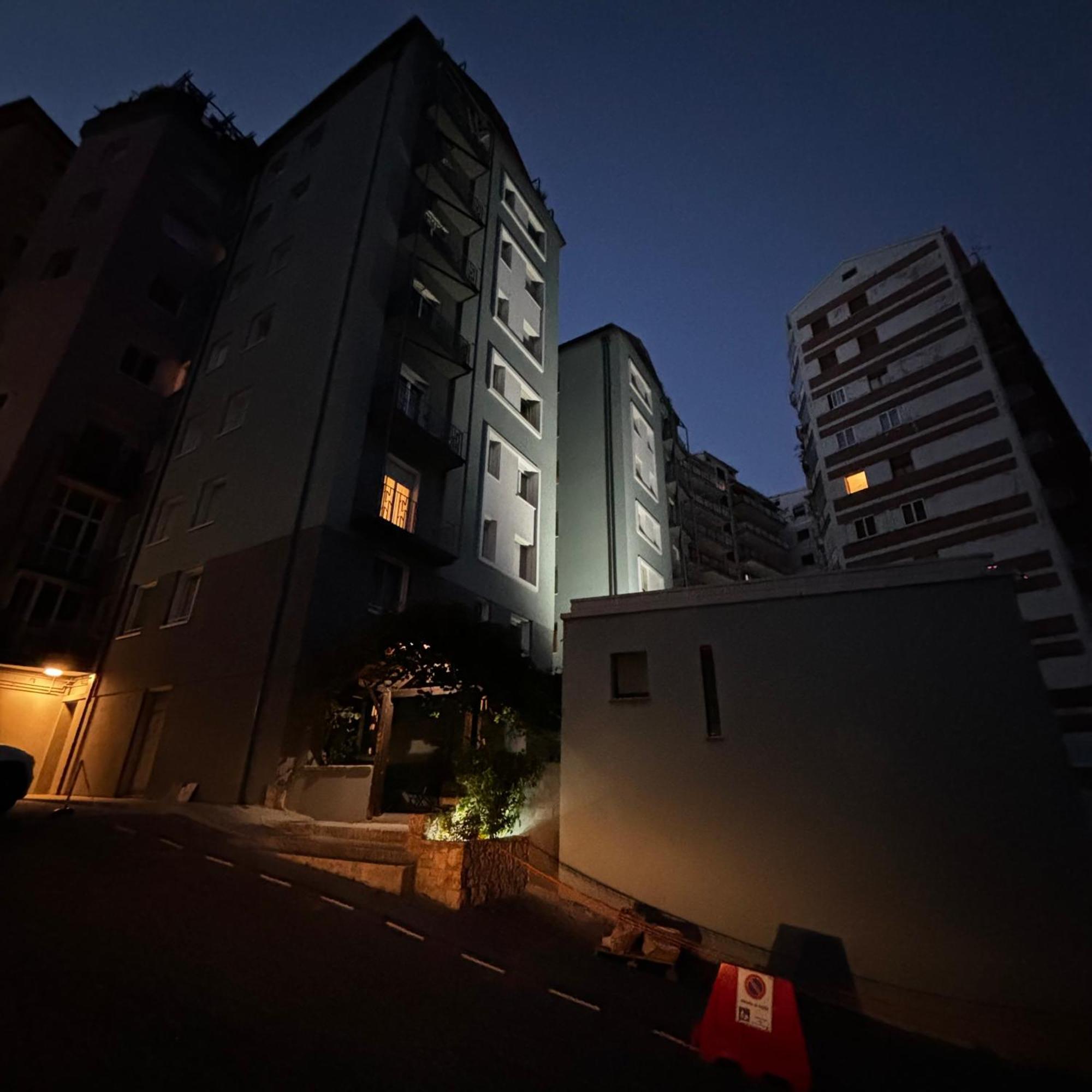 Room & Parking In Centro Citta Con Parcheggio Privato E Wifi Potenza Luaran gambar