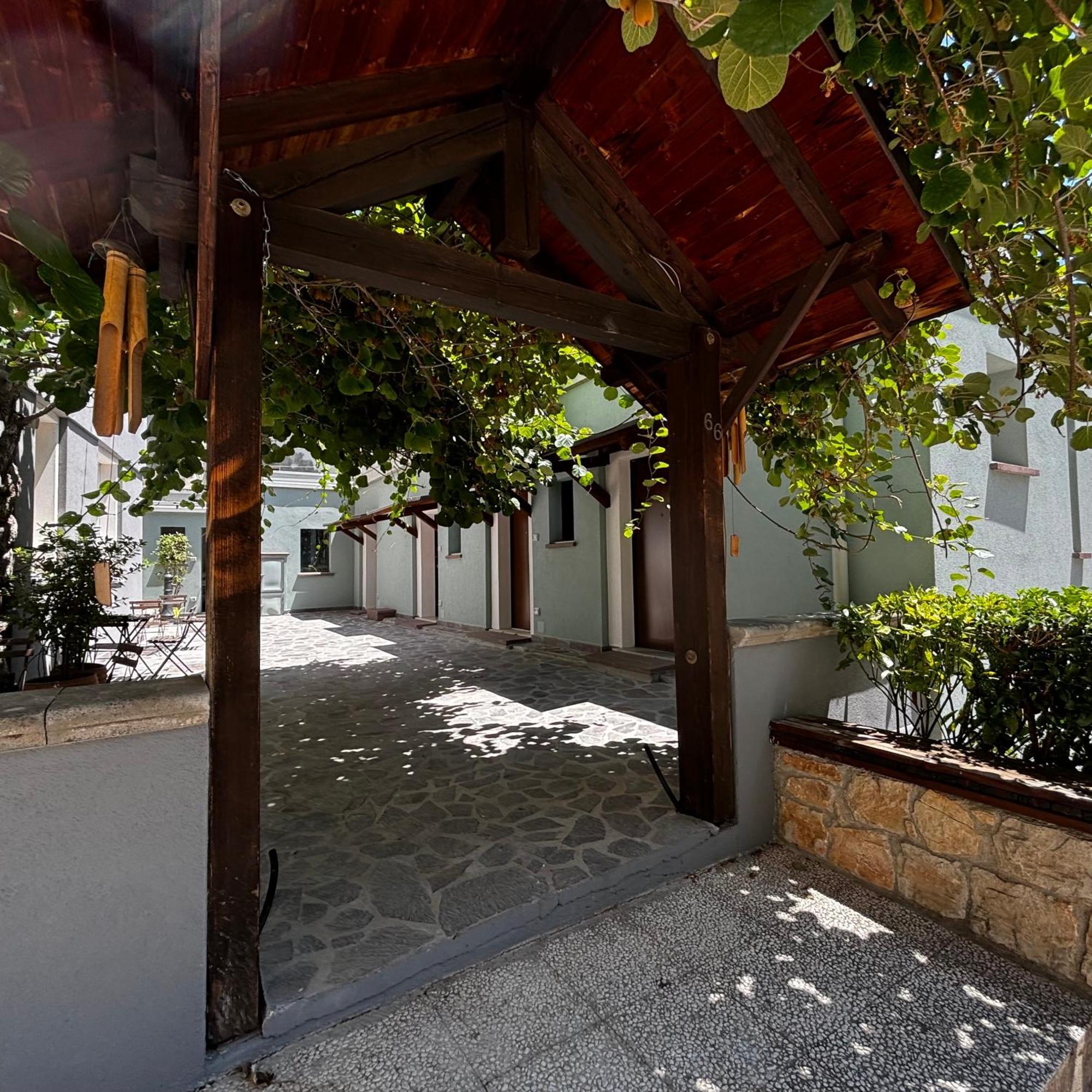 Room & Parking In Centro Citta Con Parcheggio Privato E Wifi Potenza Luaran gambar