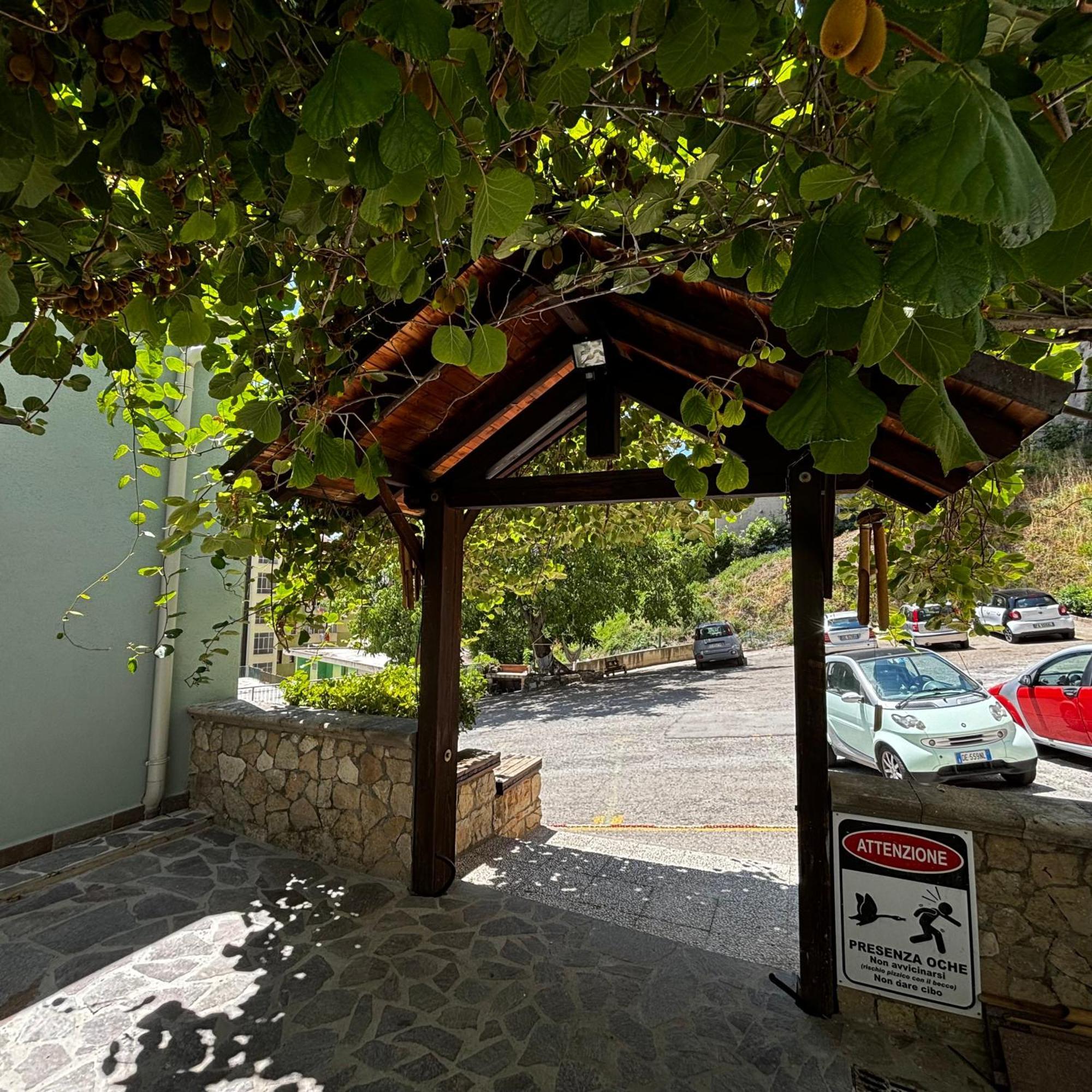 Room & Parking In Centro Citta Con Parcheggio Privato E Wifi Potenza Luaran gambar