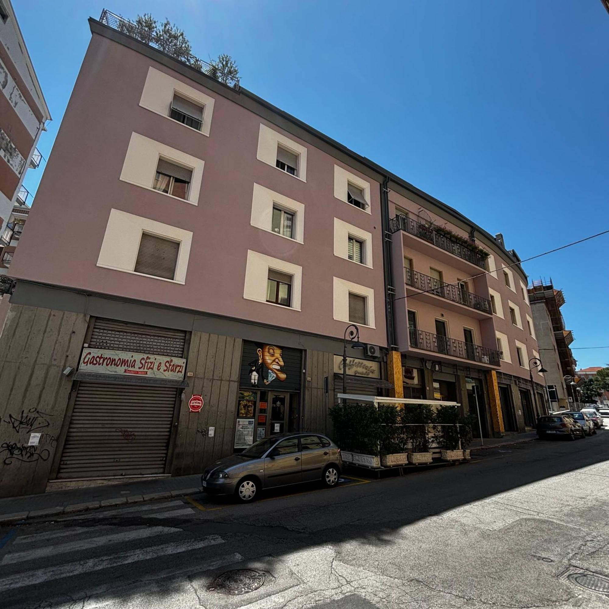 Room & Parking In Centro Citta Con Parcheggio Privato E Wifi Potenza Luaran gambar