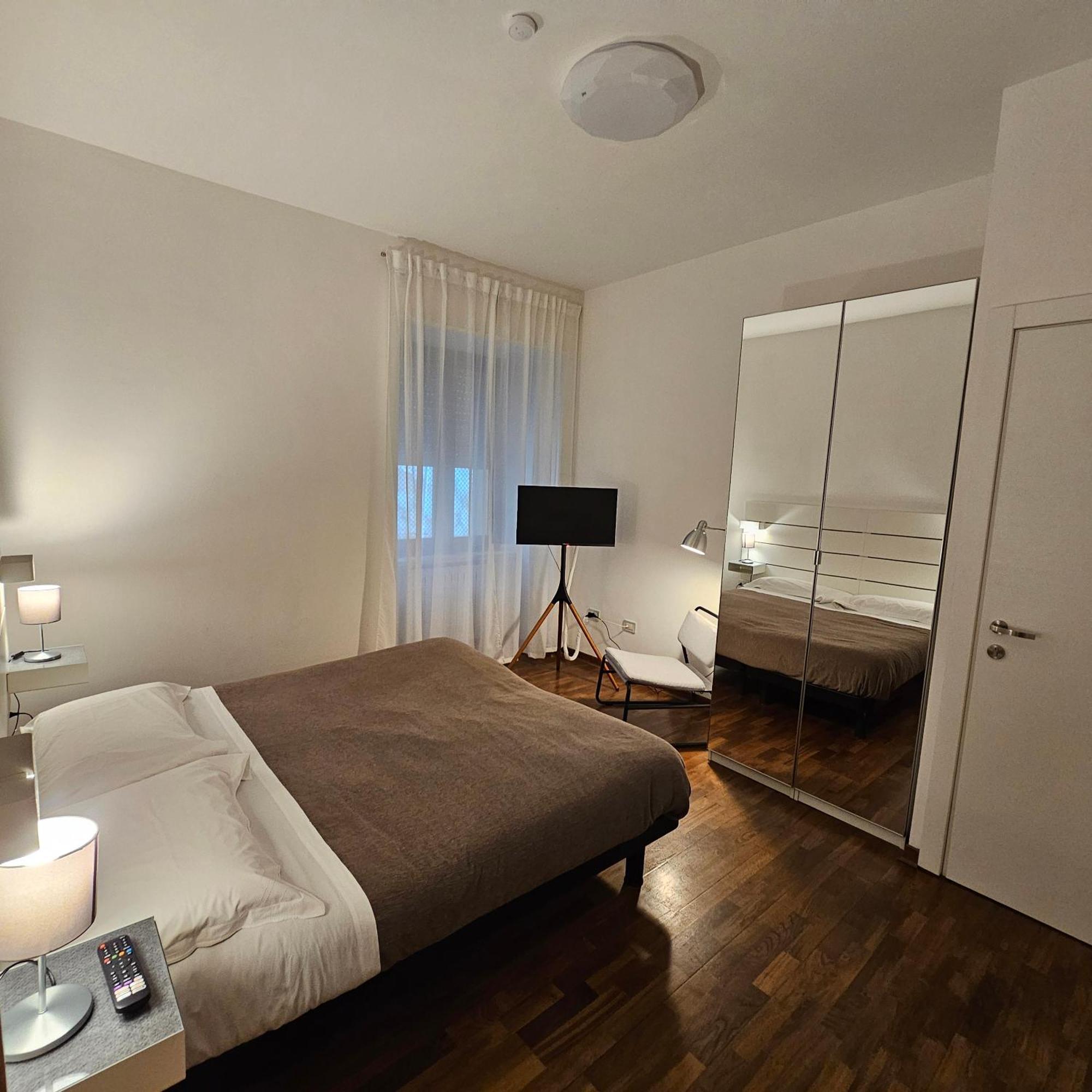 Room & Parking In Centro Citta Con Parcheggio Privato E Wifi Potenza Luaran gambar
