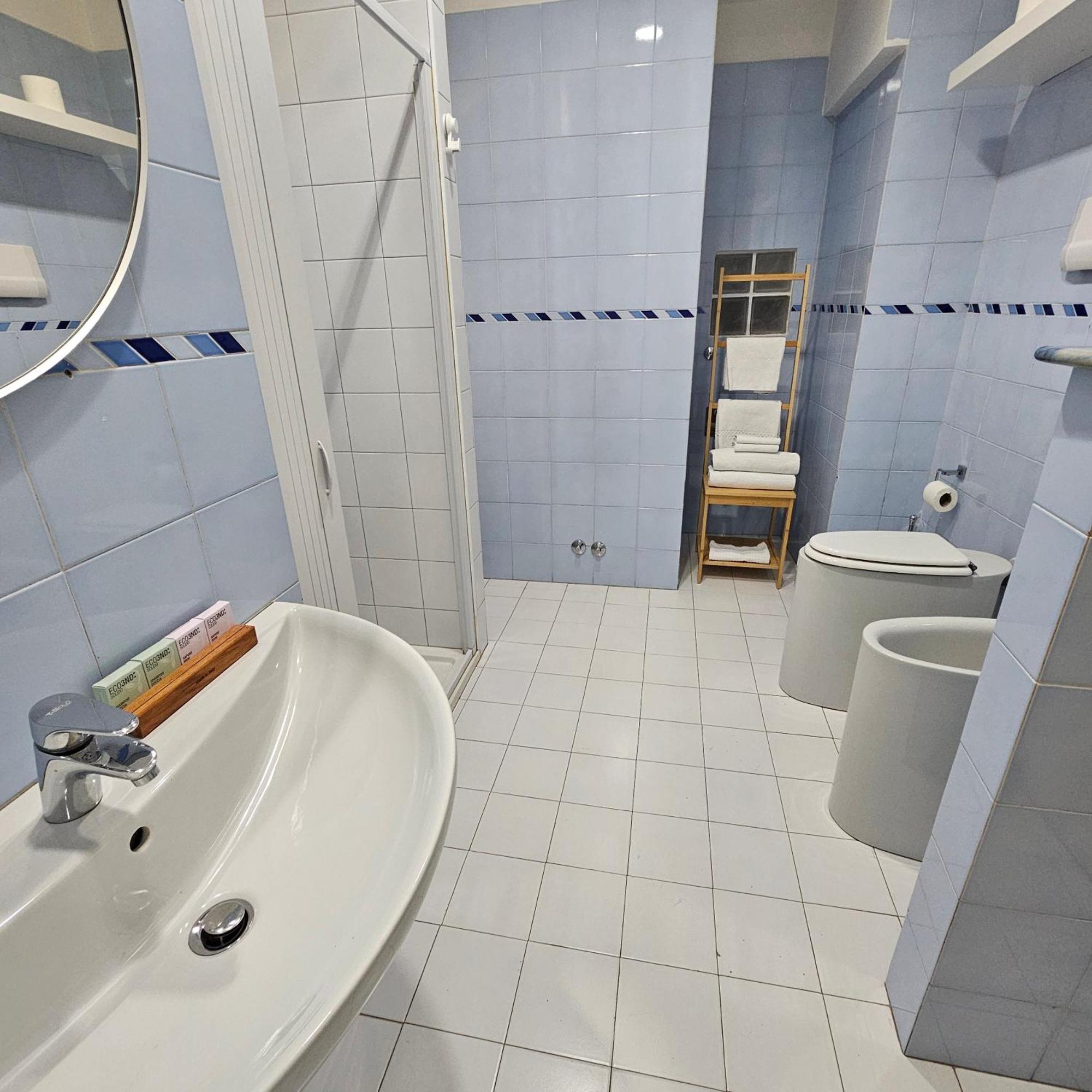 Room & Parking In Centro Citta Con Parcheggio Privato E Wifi Potenza Bilik gambar